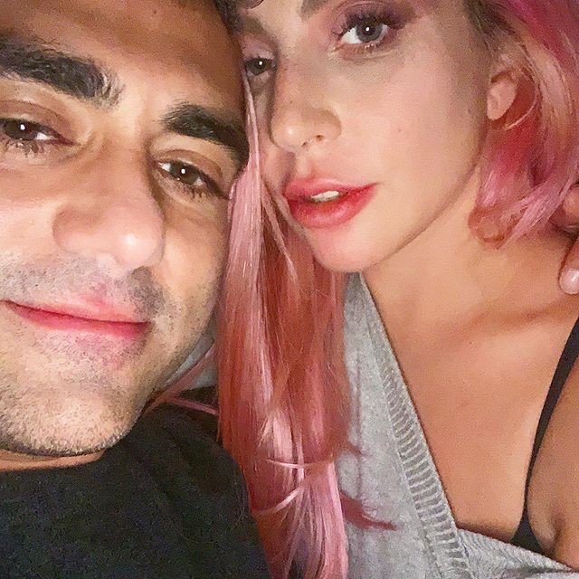 Lady Gaga e o namorado (Foto: Reprodução/Instagram)