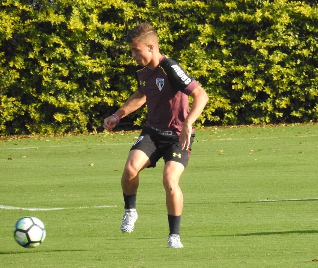 Lucas Fernandes agradece chance no São Paulo
