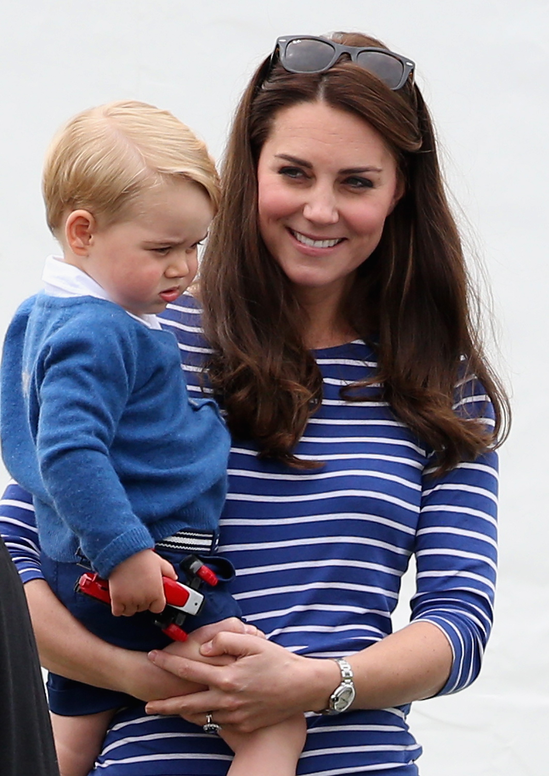 Kate Middleton antes: cabelos longos, com corte clássico e pouco repicado (Foto: Getty Images)