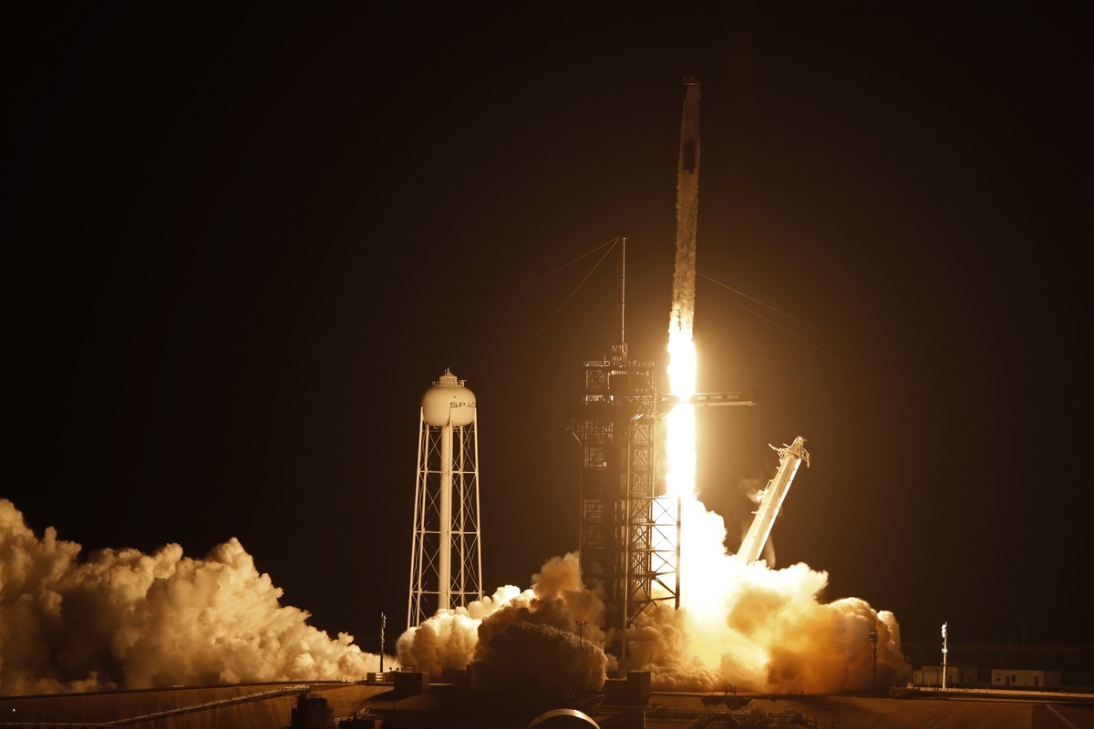 Voo orbital x suborbital: entenda as diferenças da viagem da SpaceX para as de Bezos e Branson | Inovação
