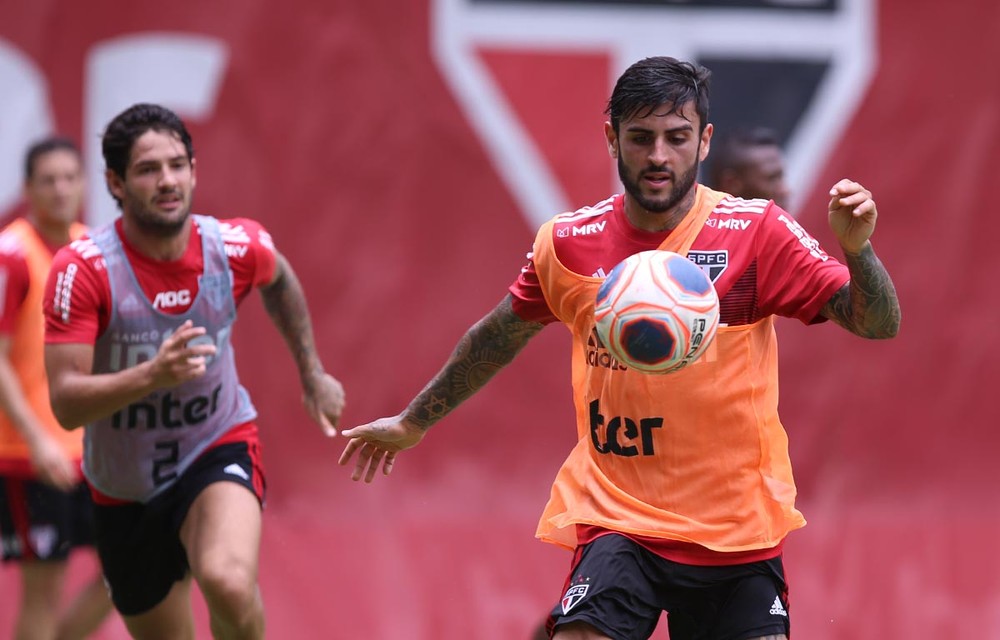 Liziero e Everton viram reservas 