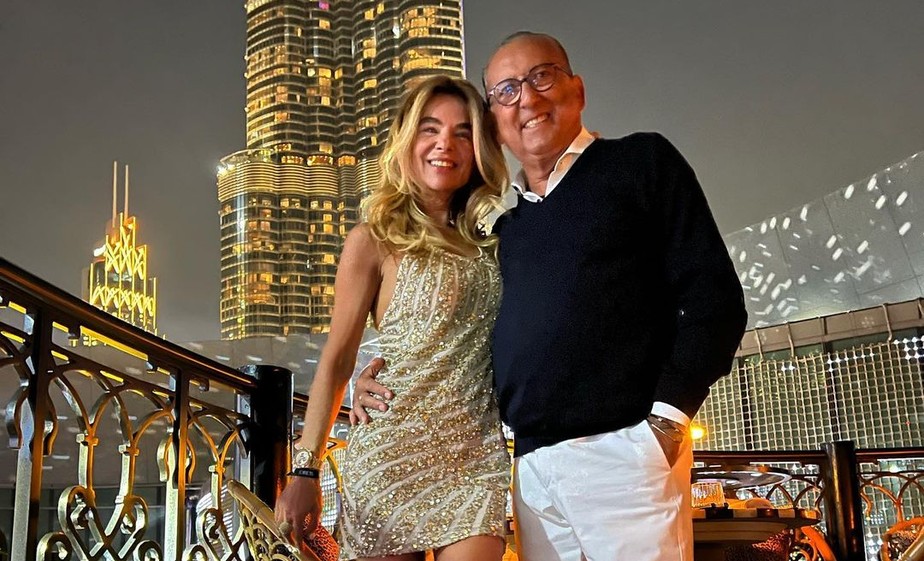 Galvão Bueno e sua esposa, Desirée Soares, passam Ano Novo em Dubai