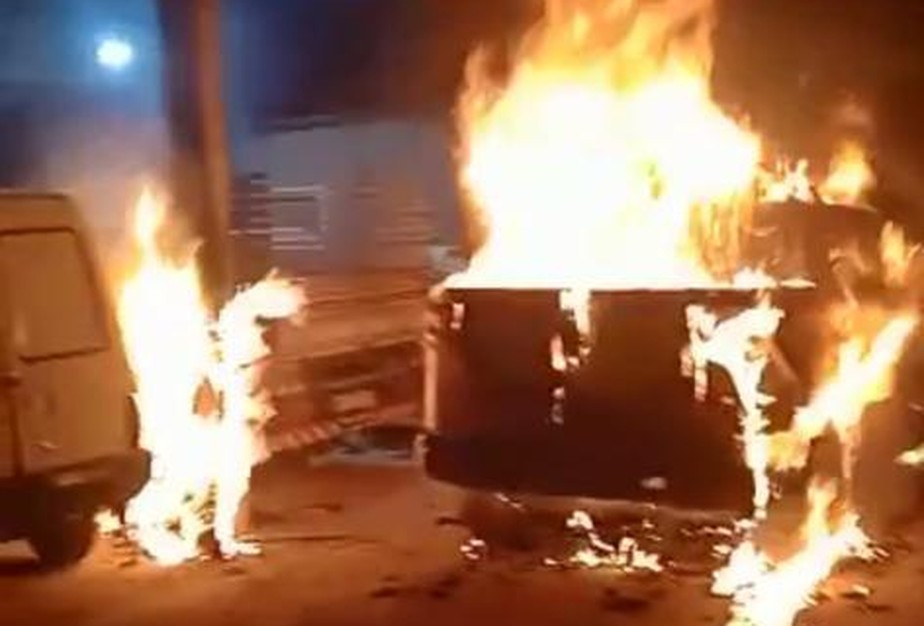 Veículos queimados em garagem da prefeitura de Tibau do Sul
