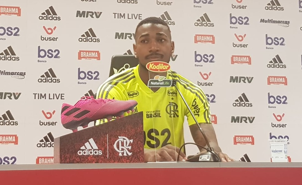 Gerson em coletiva no Flamengo — Foto: Fred Huber