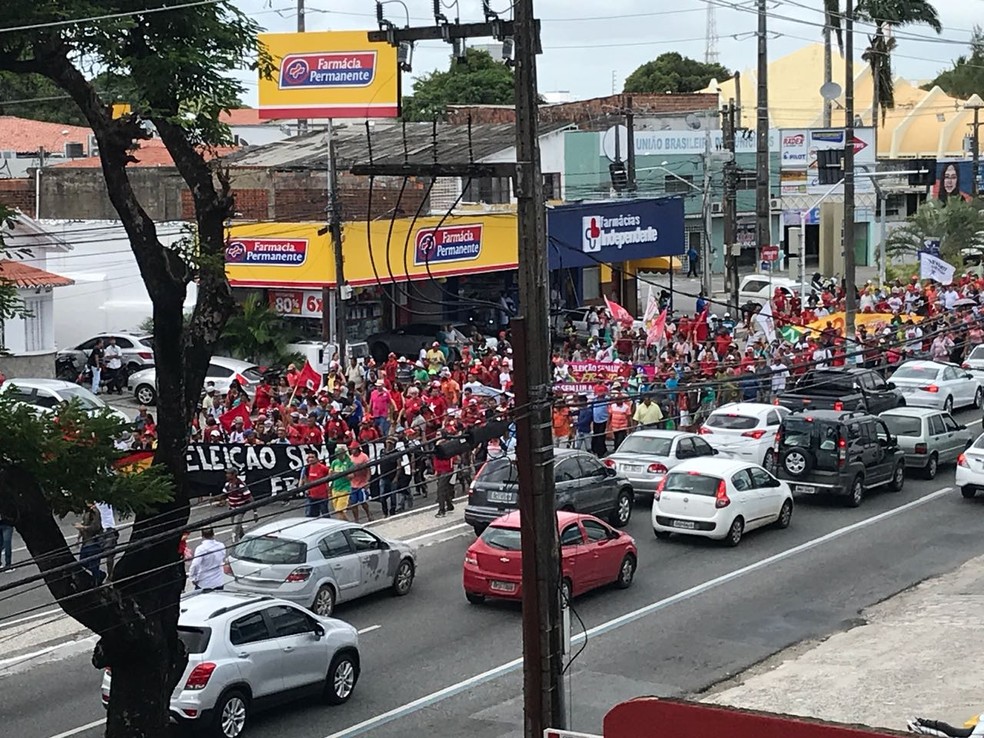 Caminhada a favor do ex-presidente Lula acontece em João Pessoa  (Foto: Walter Paparazzo/G1)