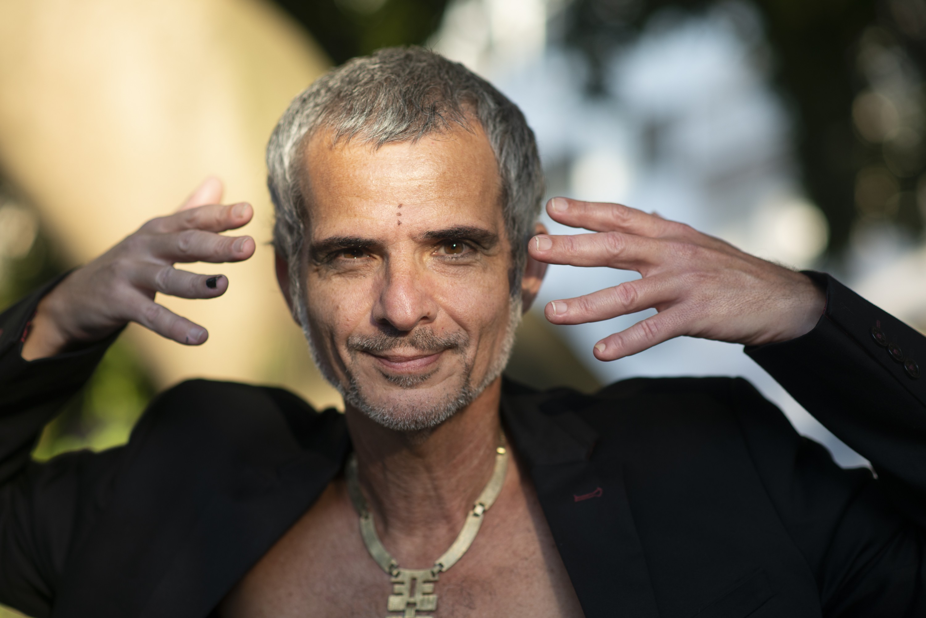 Humberto Effe dá sequência à discografia solo com 'Olho de tigre', single feito com Marcelo Vig