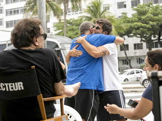 Jorge Fernando e Bruno Gagliasso em praia do Rio  (Foto: Ellen Soares / Gshow)