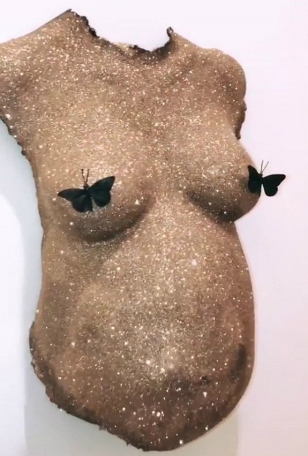 Khloé Kardashian mostra molde  (Foto: Reprodução Instagram)