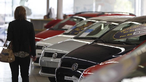 Venda de carros novos voltou ao patamar de 2010 (Foto: Jonathan Campos)