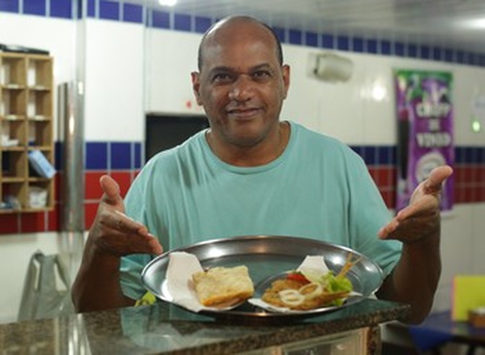 Campeão pelo Botafogo em 1995, Wágner é dono de um bar/restaurante em Niterói, onde mora — Foto: Luiz Cláudio Amaral/GloboEsporte.com