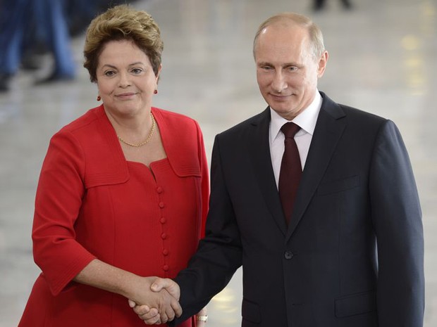 A presidente Dilma Rousseff ao receber o presidente da Rússia, Vladimir Putin, no Palácio do Planalto (Foto: Wilson Dias / Agência Brasil)