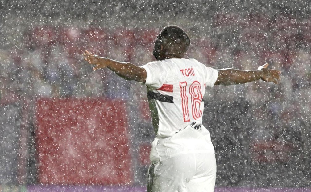 Após ser reintegrado para preencher lacuna no Paulistão, Toró ganha chance e deixa seu gol contra o Mirassol