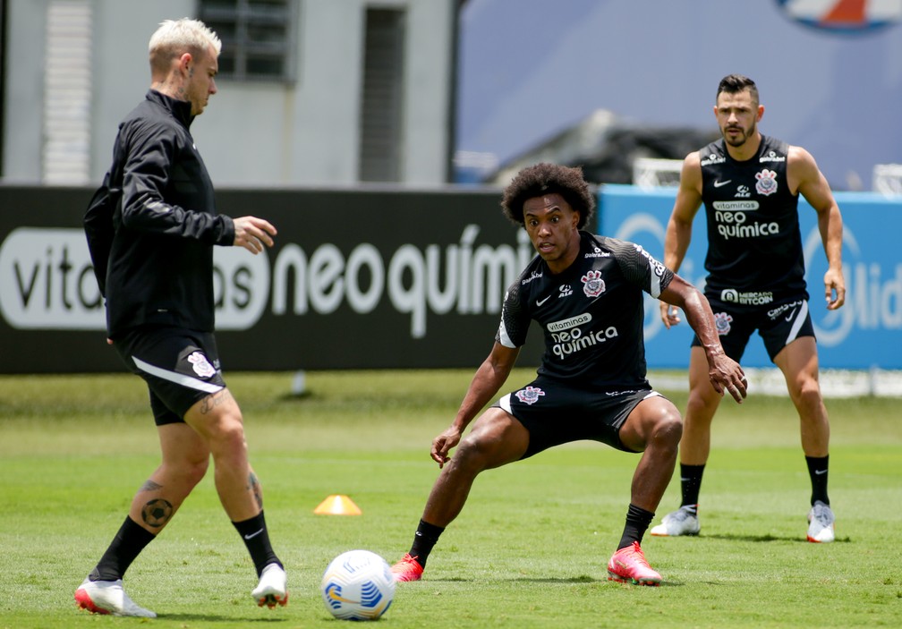 Róger Guedes, Willian e Giuliano em treino do Corinthians — Foto: Rodrigo Coca/Ag.Corinthians