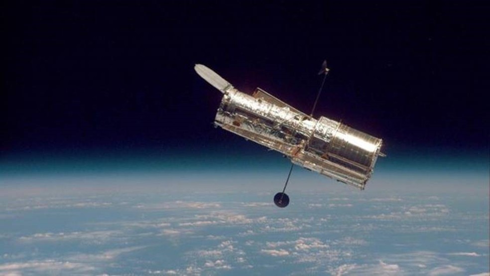 O telescópio espacial Hubble capta a luz visível e uma parte de ondas de luz ultravioleta e infravermelha — Foto: NASA