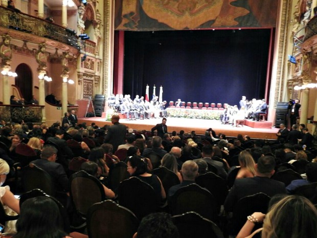 Solenidade de posse de candidatos eleitos ocorreu no Teatro Amazonas (Foto: Adneison Severiano/G1 AM)