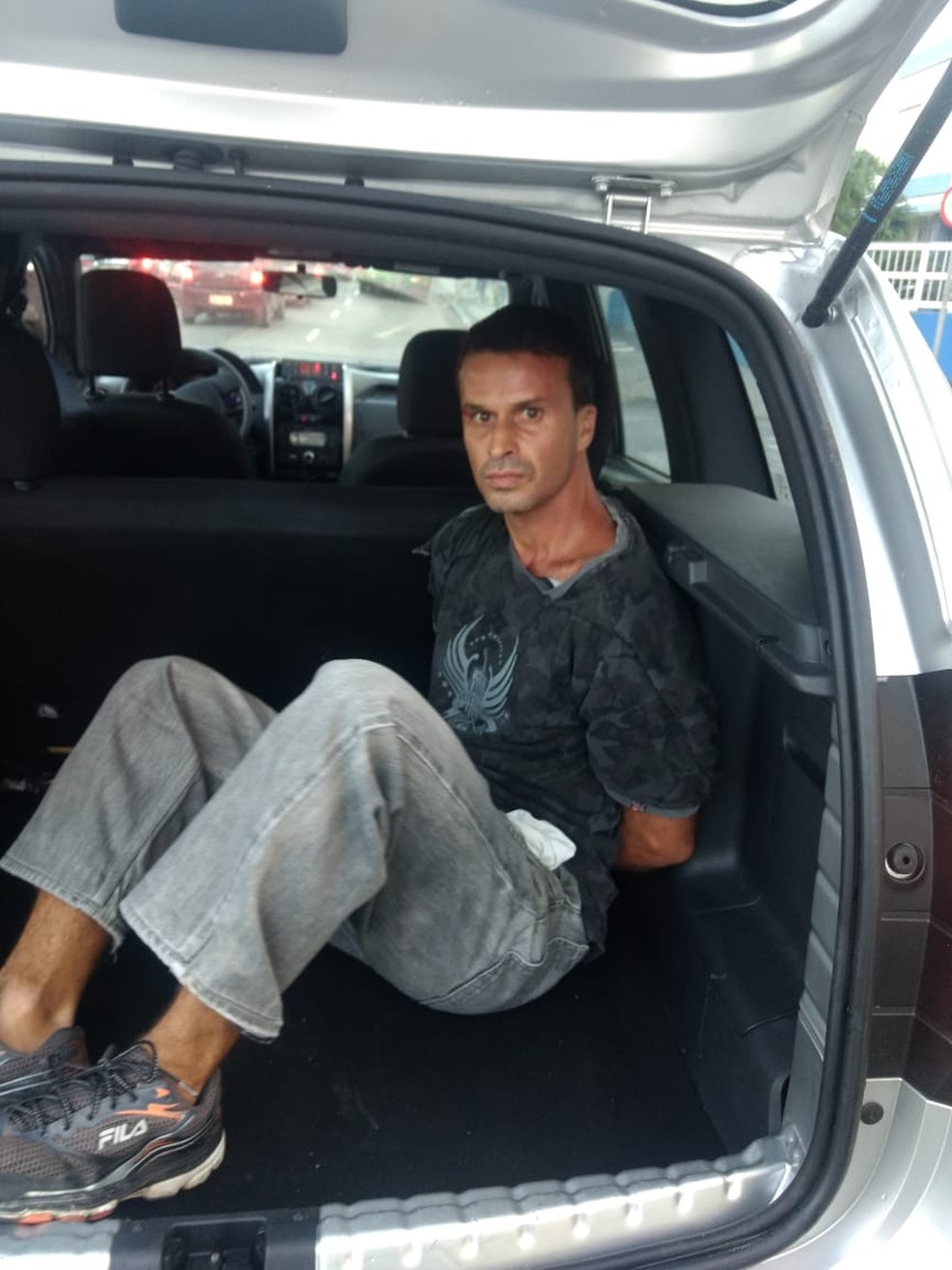 Homem Sobrevive Apos Ter Faca Cravada Na Nuca Por Bandido Em Sp Santos E Regiao G1 Segundo apurado pelo g1, a versão do. homem sobrevive apos ter faca cravada