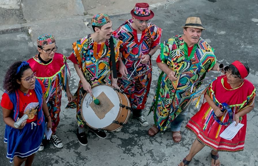Dia de Reis é comemorado com grupo de reisado na Praça da Estação, em Fortaleza