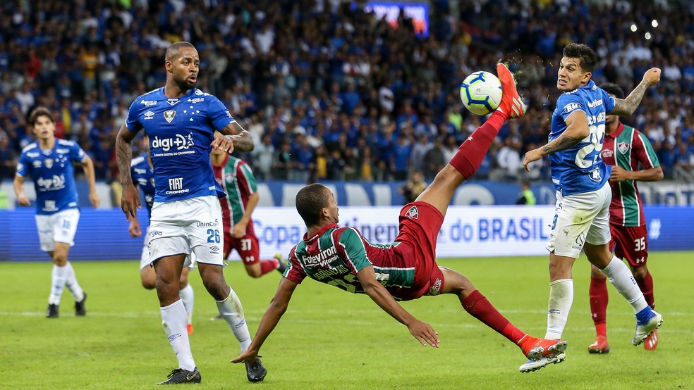 João Pedro faz gol de bicicleta em Cruzeiro x Fluminense — Foto: Lucas Merçon