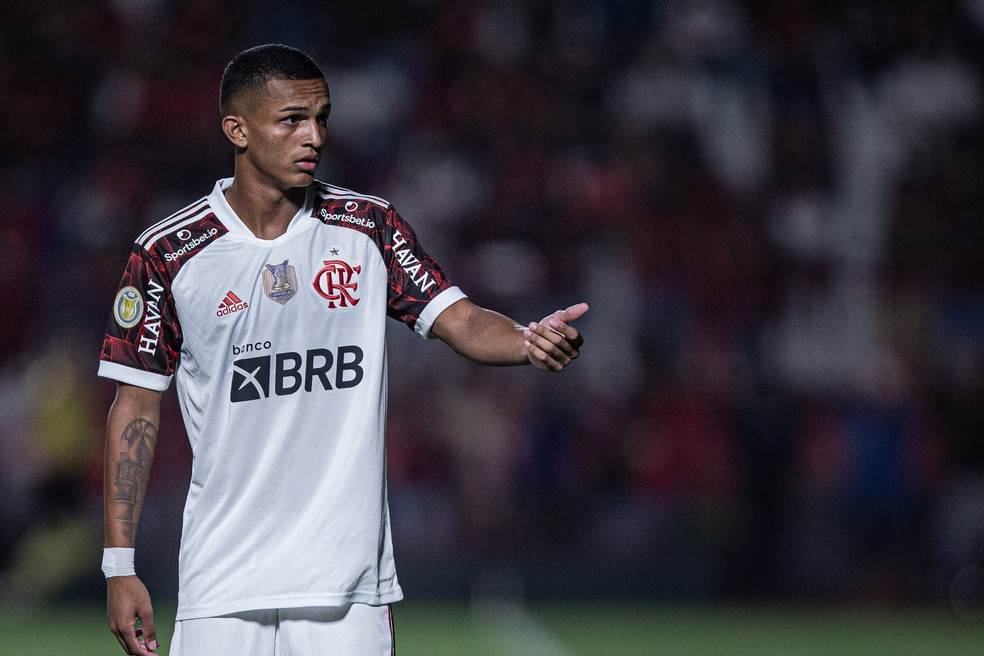 Wesley foi o destaque positivo do Flamengo contra o Atlético-GO — Foto: Heber Gomes/AGIF
