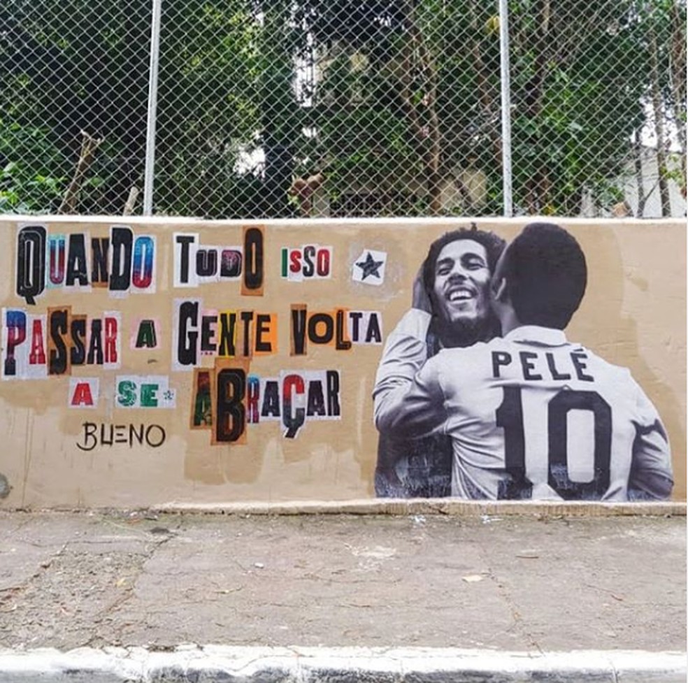 Mural feito de lambe-lembe na Escola Etelvina de Goes Marcucci, na Vila Andrade, próximo de Paraisópolis, naZona Sul de São Paulo — Foto: Divulgação