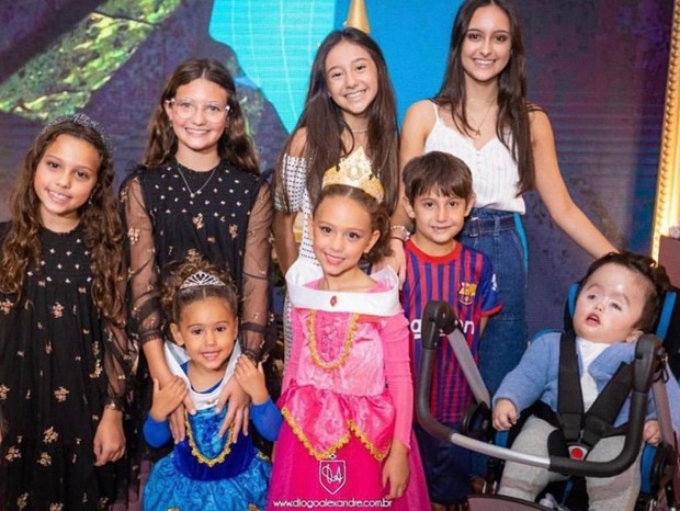 Ratinho postou foto dos netos no Dia dos Avós (Foto: Reprodução/Instagram)