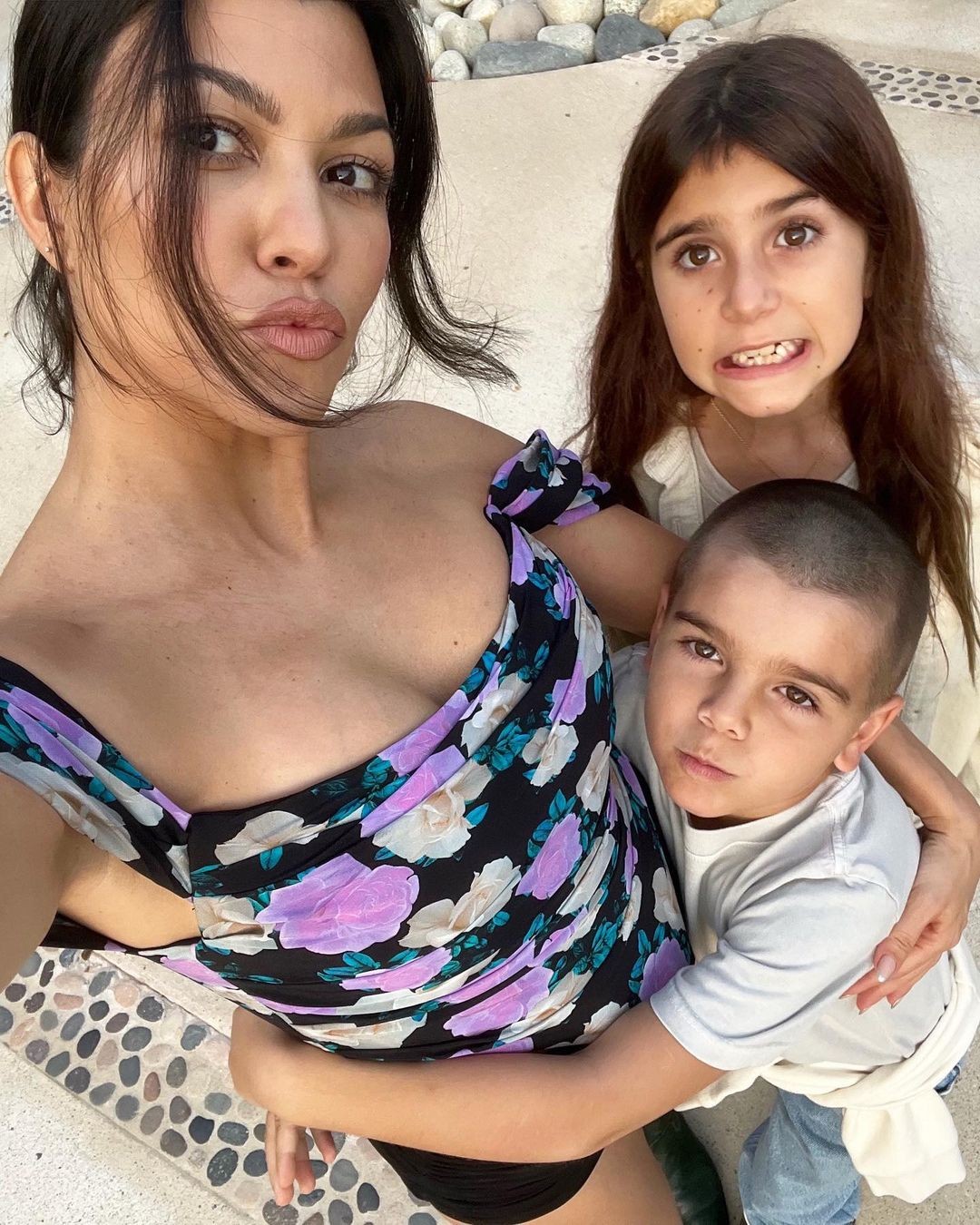 Kourtney Kardashian e filhos (Foto: Reprodução/Instagram)