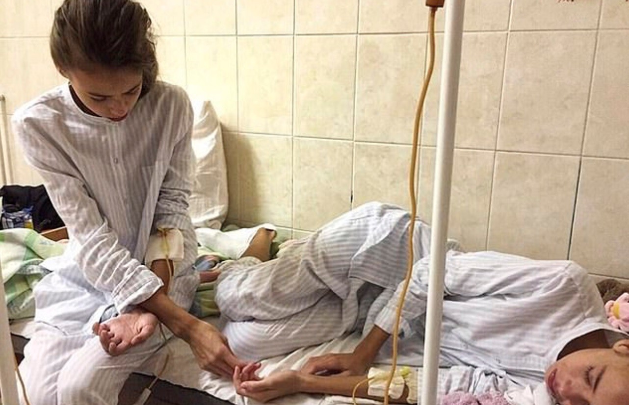 Gêmeas passam a virada do ano no hospital (Foto: Reprodução )