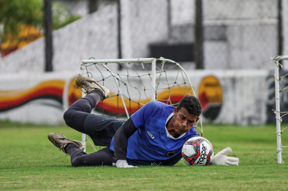 Ex-Botafogo-PB, o goleiro Jean deve vestir a camisa 1 do Can�rio no Campeonato Paraibano 2022 � Foto: Guilherme Drovas / Botafogo-PB