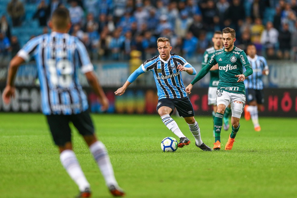 Arthur pode não vestir mais a camisa do Grêmio (Foto: Lucas Uebel / Grêmio, DVG)