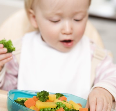 BLW: bebês que se alimentam pelo método fazem mais ...