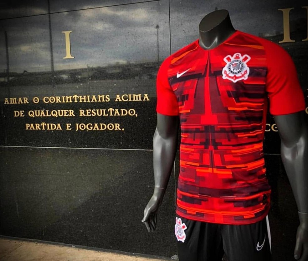 Camisa do Cssio  vendida em loja do estdio do Corinthians  Foto: Divulgao