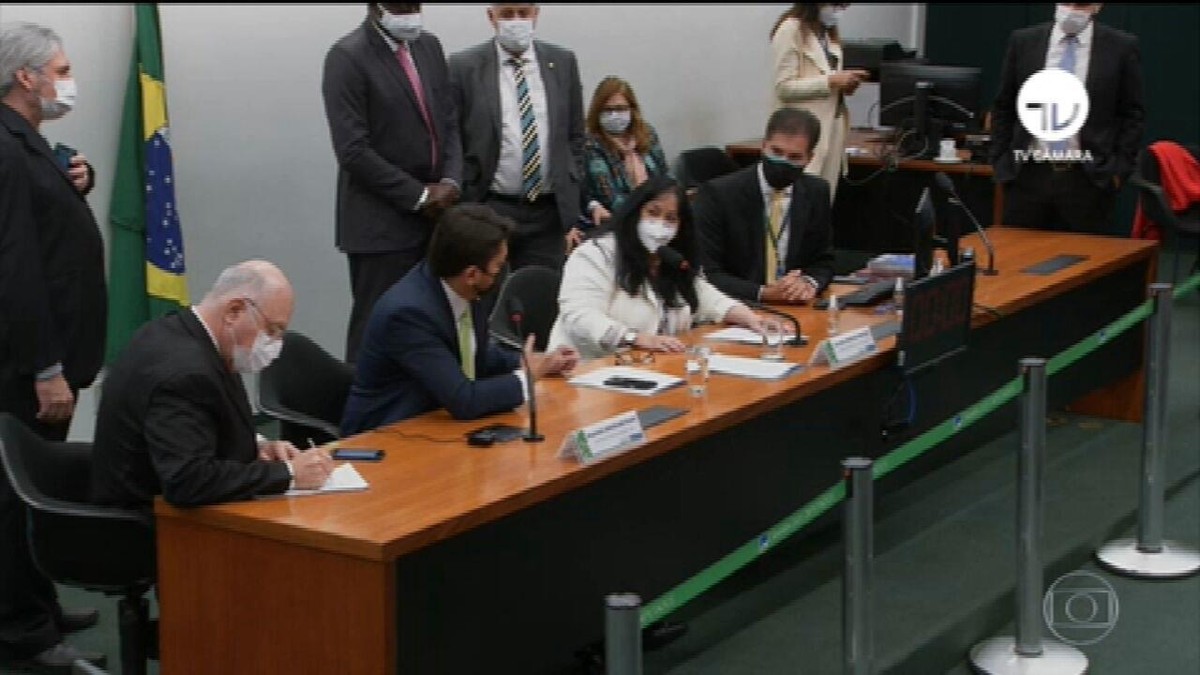 Parlamentares recorrem ao STF para anular votação que aprovou fundo eleitoral de quase R$ 6 bi - Vimarsana News