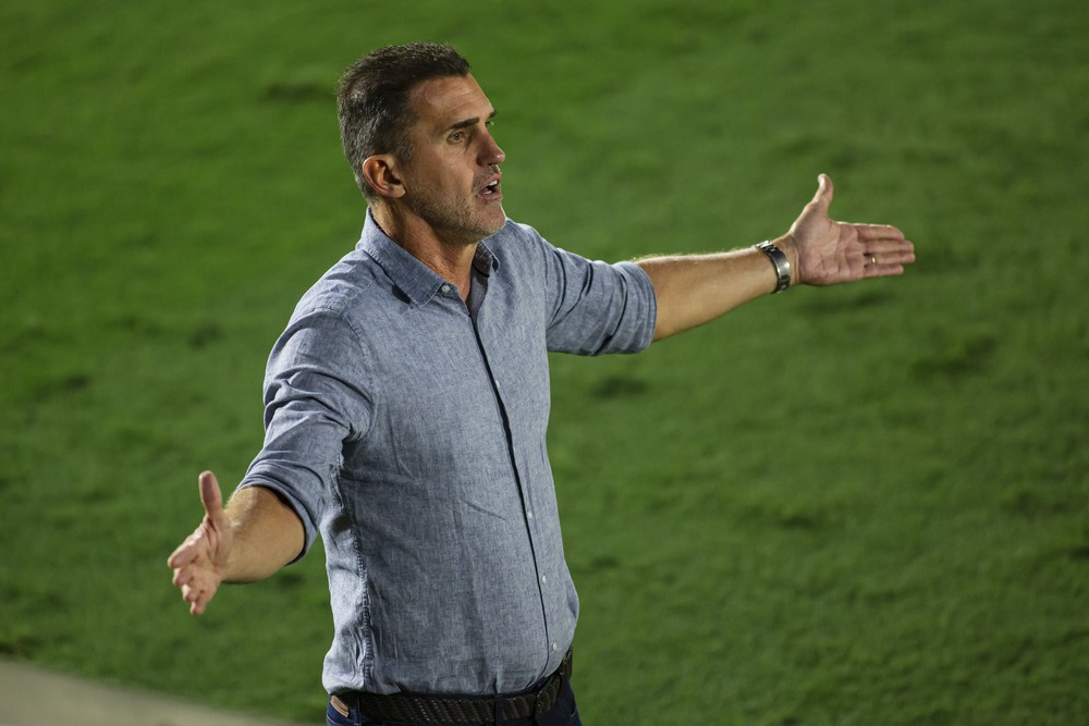 Mancini cita irritação por erros de passe e admite incômodo com jejum no Corinthians