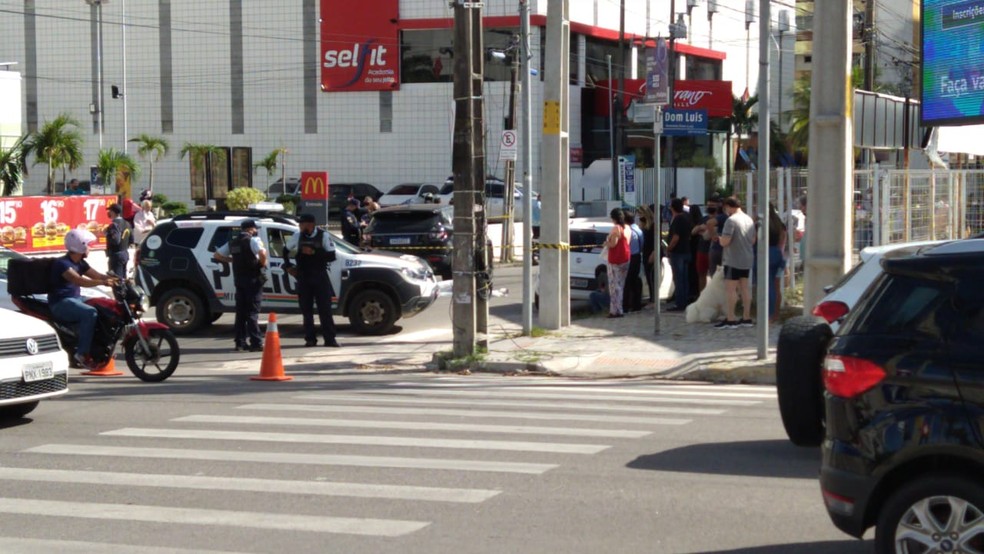 Acidente ocorreu na tarde desta quinta-feira (20), no Bairro Meireles. — Foto: Paulo Sadat