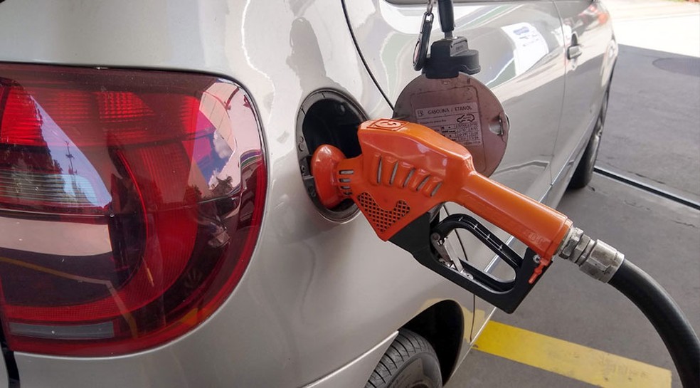 Preços da gasolina, em queda devido à lei 192, devem reduzir ainda mais com lei 194 em vigor. — Foto: Licia Rubinstein/Agência IBGE Notícias