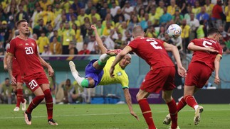 Richarlison marca gol contra Sérvia na Copa do Mundo — Foto: ADRIAN DENNIS / AFP