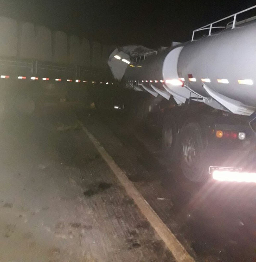 Motorista fugiu do local do acidente e abandonou o veículo, segundo a PRF (Foto: Polícia Rodoviária Federal de Sorriso (MT))