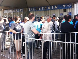 Público buscou ingressos especialmente pela manhã desta sexta-feira (Foto: Fabiane Madeira/Arena Porto-Alegrense)