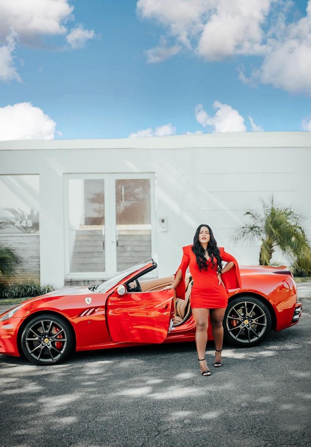 Camila Loures compra Ferrari  (Foto: Reprodução/Instagram)
