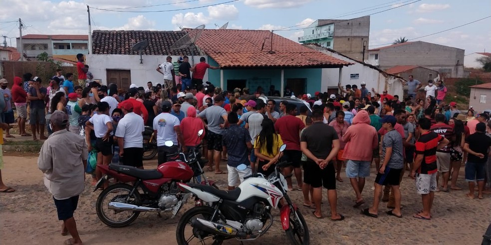 Cinco homens foram executados a tiros em Quiterianópolis, no interior do Ceará. — Foto: Reprodução
