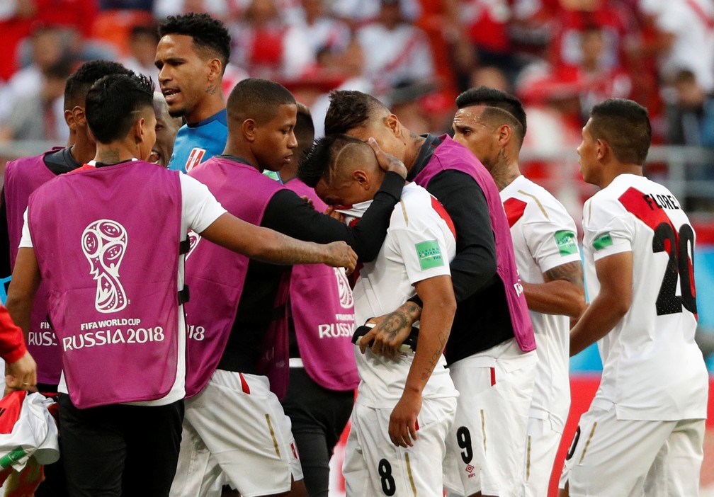 Cueva chora apÃ³s perder pÃªnalti pelo Peru contra a Dinamarca (Foto: Max Rossi/REUTERS)