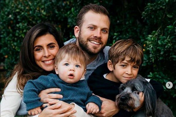 A atriz Jamie-Lynn Sigler com o marido e os filhos (Foto: Instagram)