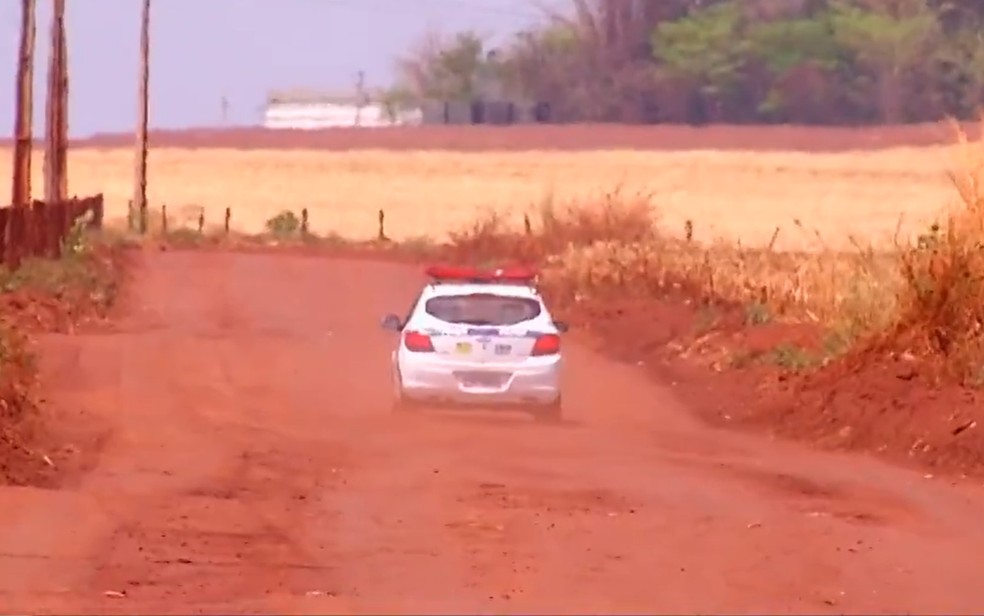 Polícia investiga homicídios em usina de açúcar em Santa Helena de Goiás — Foto: Reprodução/TV Anhanguera