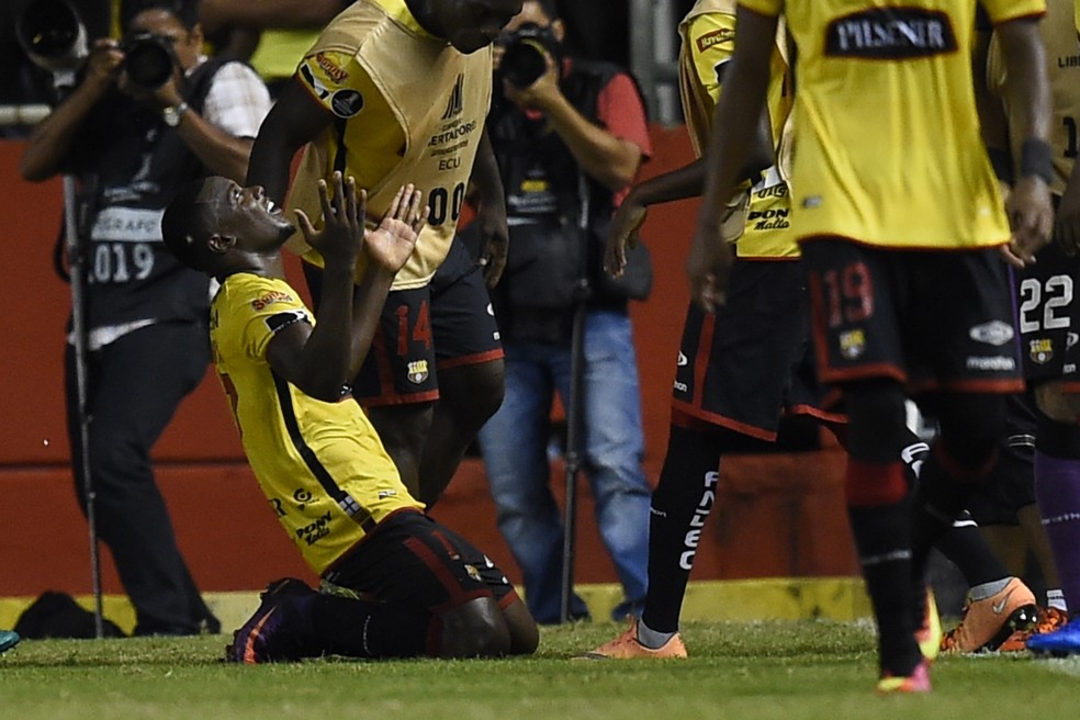 Marcos Caicedo gol Barcelona de Guayaquil AtlÃ©tico Nacional Libertadores â€” Foto: Rodrigo Buendia/AFP
