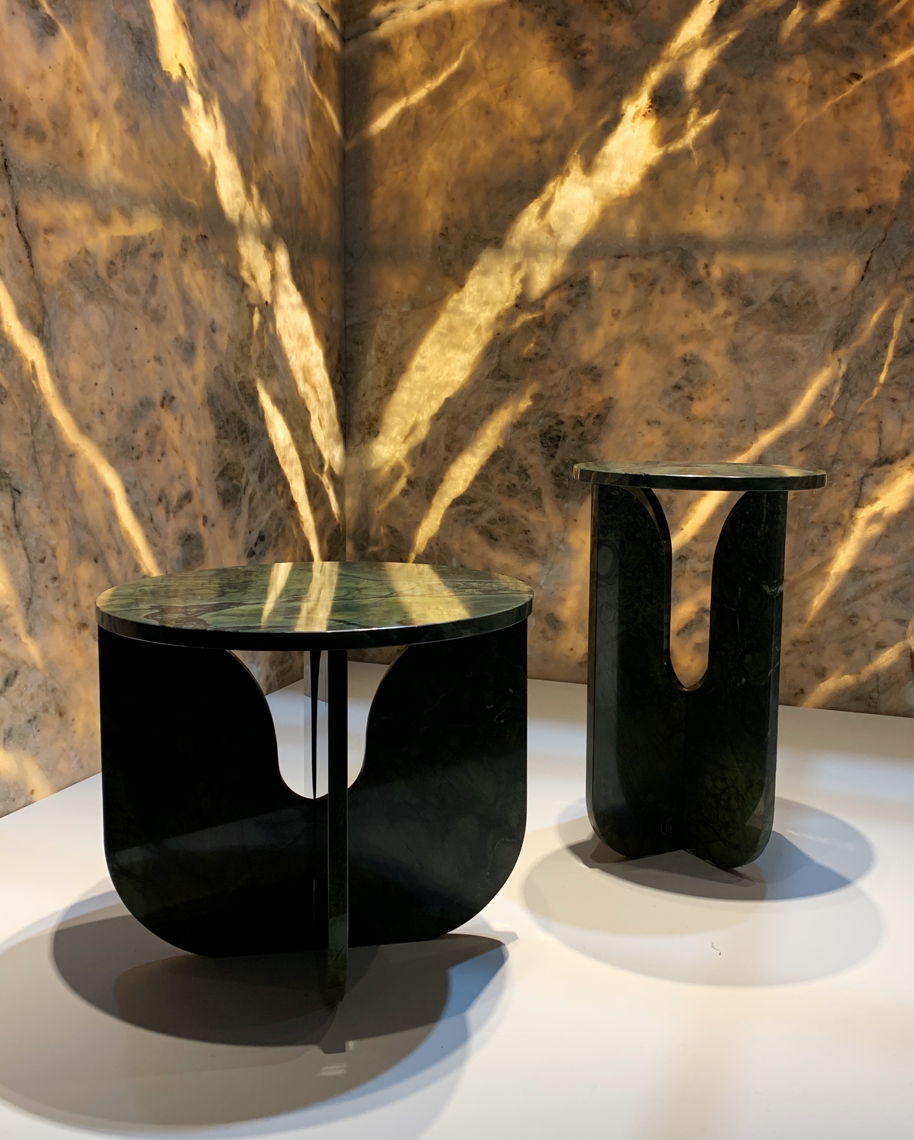 Mostra apresenta peças de design feitas com pedras naturais brasileiras (Foto: Mariana Conte)