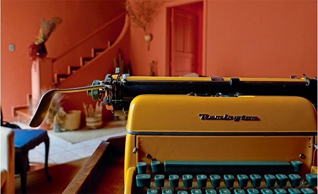Lifestyle decor - A máquina de escrever no décor da sala (Foto: Rogério Voltan)