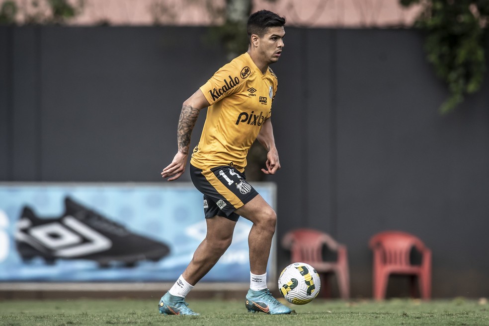 Rodrigo Fernández durante treino do Santos  — Foto: Ivan Storti/Santos FC