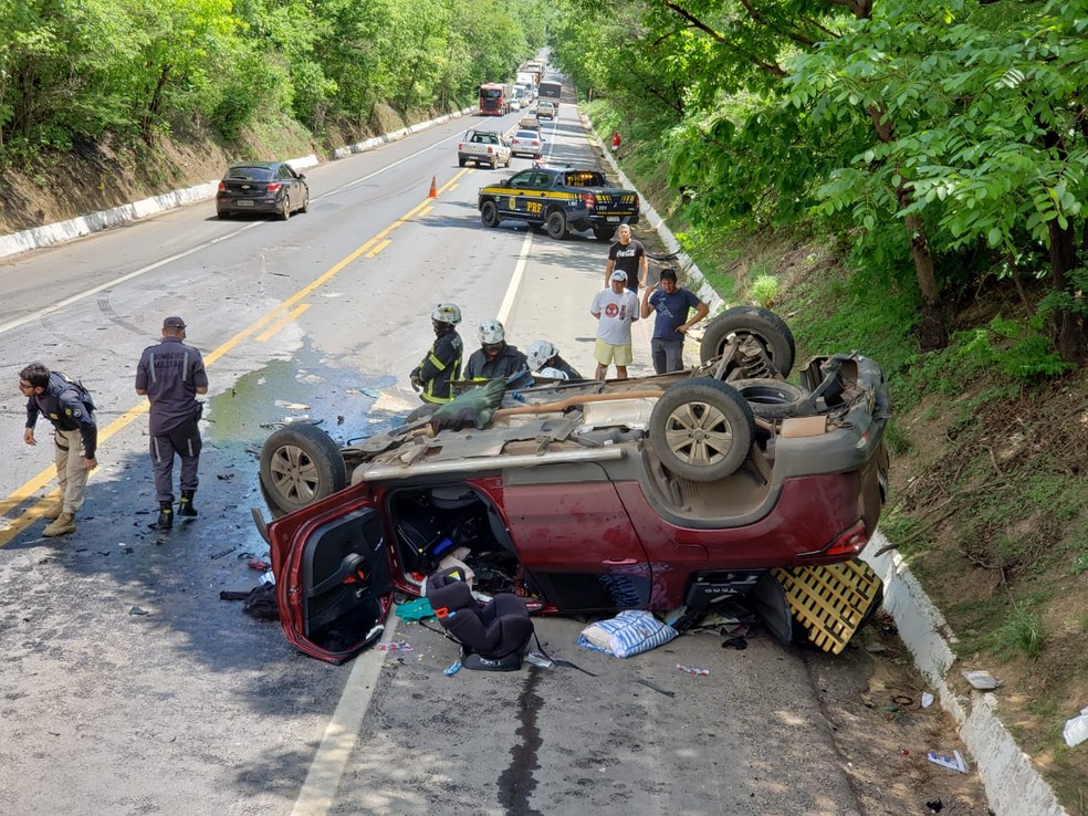 Acidente entre caminhonete de luxo e carreta mata trs na BR-242; criana est entre vtimas  Foto: Ivonaldo Paiva/Blog Braga