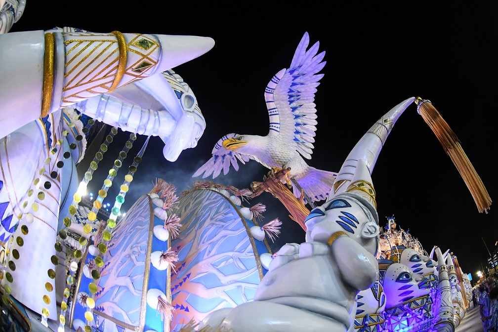 Portela leva sua águia à savana africana e exalta o poder ancestral do  baobá | Carnaval 2022 no Rio de Janeiro | G1