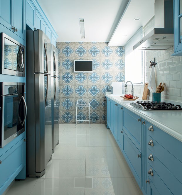 cozinha-arquiteta-paula-gambier-azul (Foto: Edu Castello/Editora Globo)
